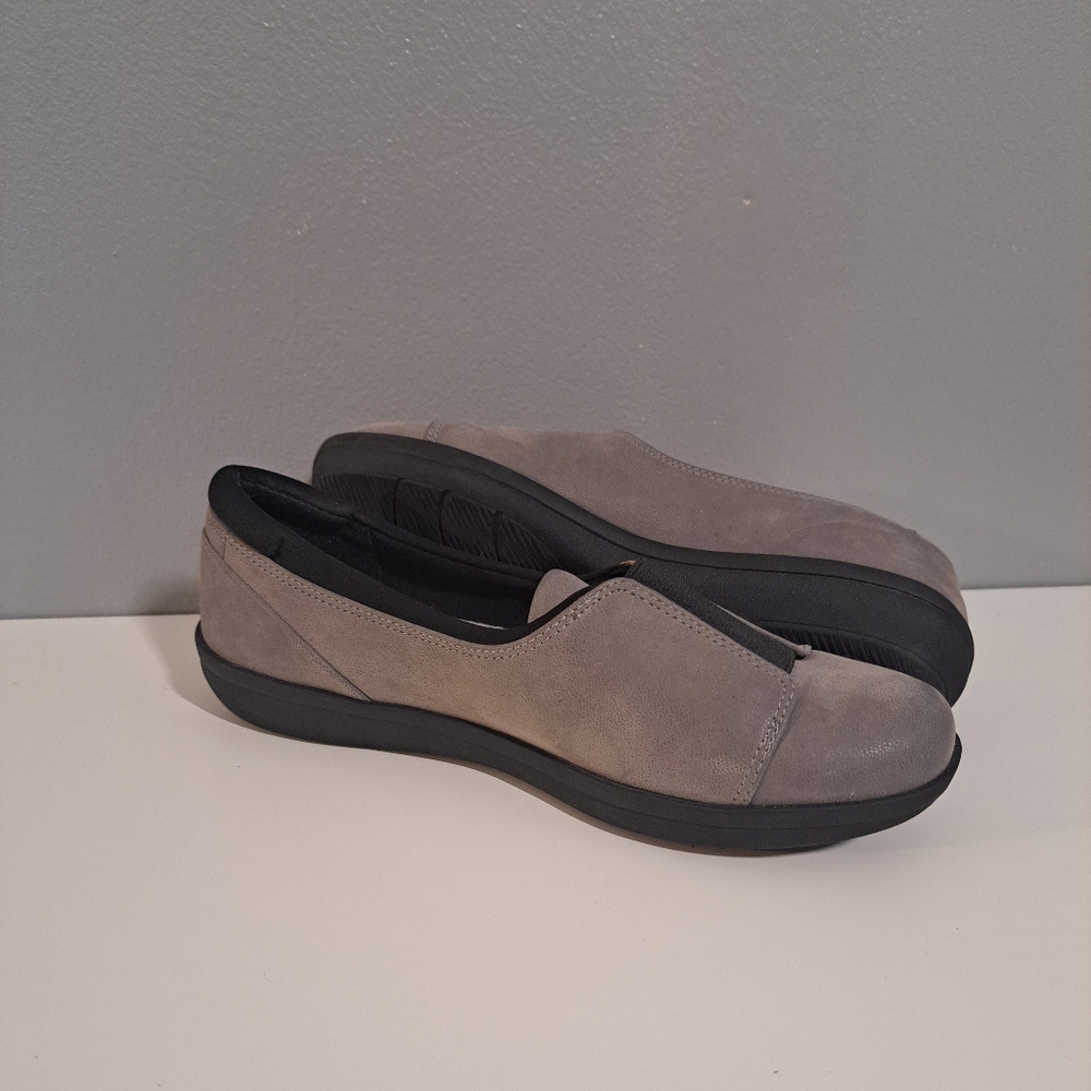 Cloudsteppers By Clarks Womens Comfort Cushion‎ Slip On Size 5 EUC Gray